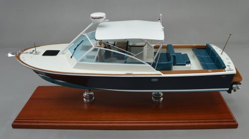 Hunt yacht scale model
