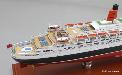 RMS Queen Elizabeth 2 Models