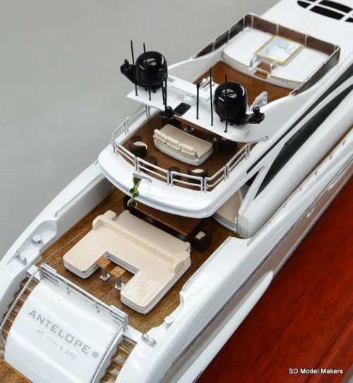 Leopard Yacht - 18 Inch Model